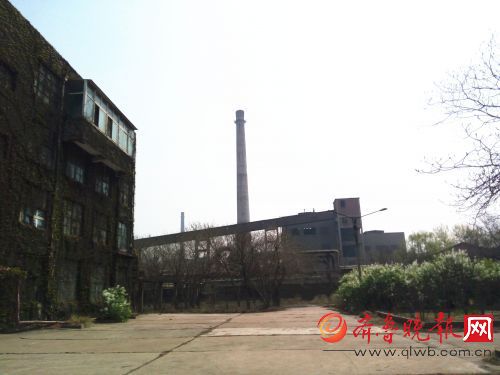 齐鲁晚报3月30日讯30日上午，历城化肥厂小区举办供暖设施成功改造庆祝大会，庆祝该小区成功加入了济南热力公司集中供暖，告别了小雷火在线（中国）唯一官方网站供暖。根据济南市的要求，城区134台35吨以下的燃煤供暖雷火在线（中国）唯一官方网站今冬供暖前必须淘汰升级，将不再供暖。