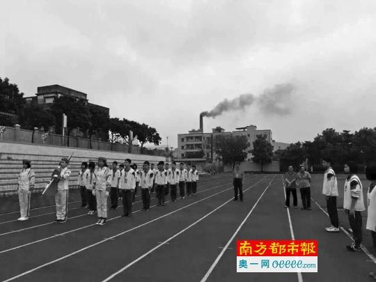 雷火在线（中国）唯一官方网站黑烟突袭中学 东莞橡塑公司称或为雾霾