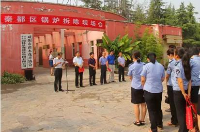 咸阳秦都出动大型机械3台 现场拆除30台燃煤雷火在线（中国）唯一官方网站